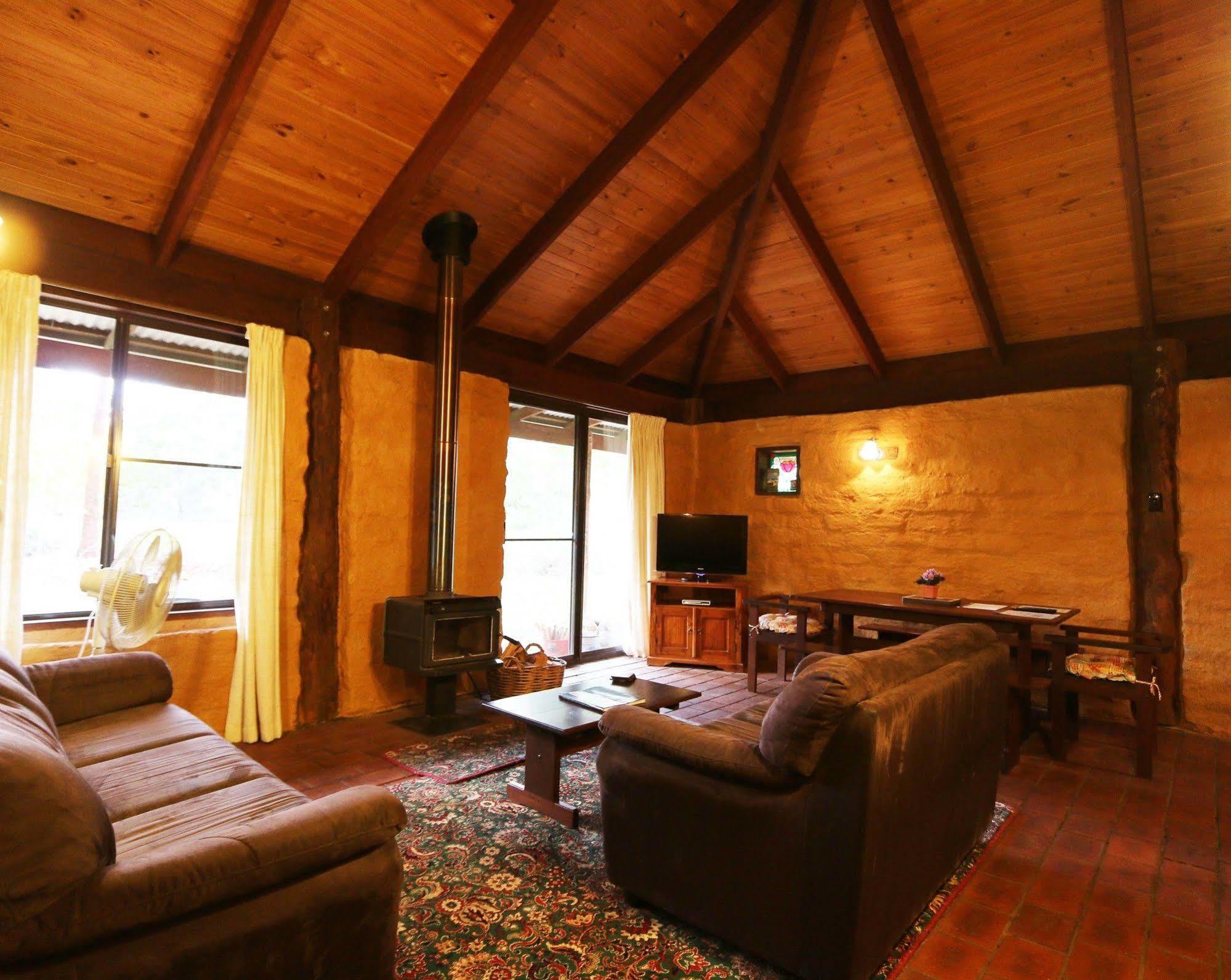 Treenbrook Cottages Пембертон Экстерьер фото